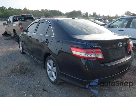 2011 Toyota Camry Se/Le/Xle z USA, uszkodzony, nr VIN 4T1BF3EK2BU682261